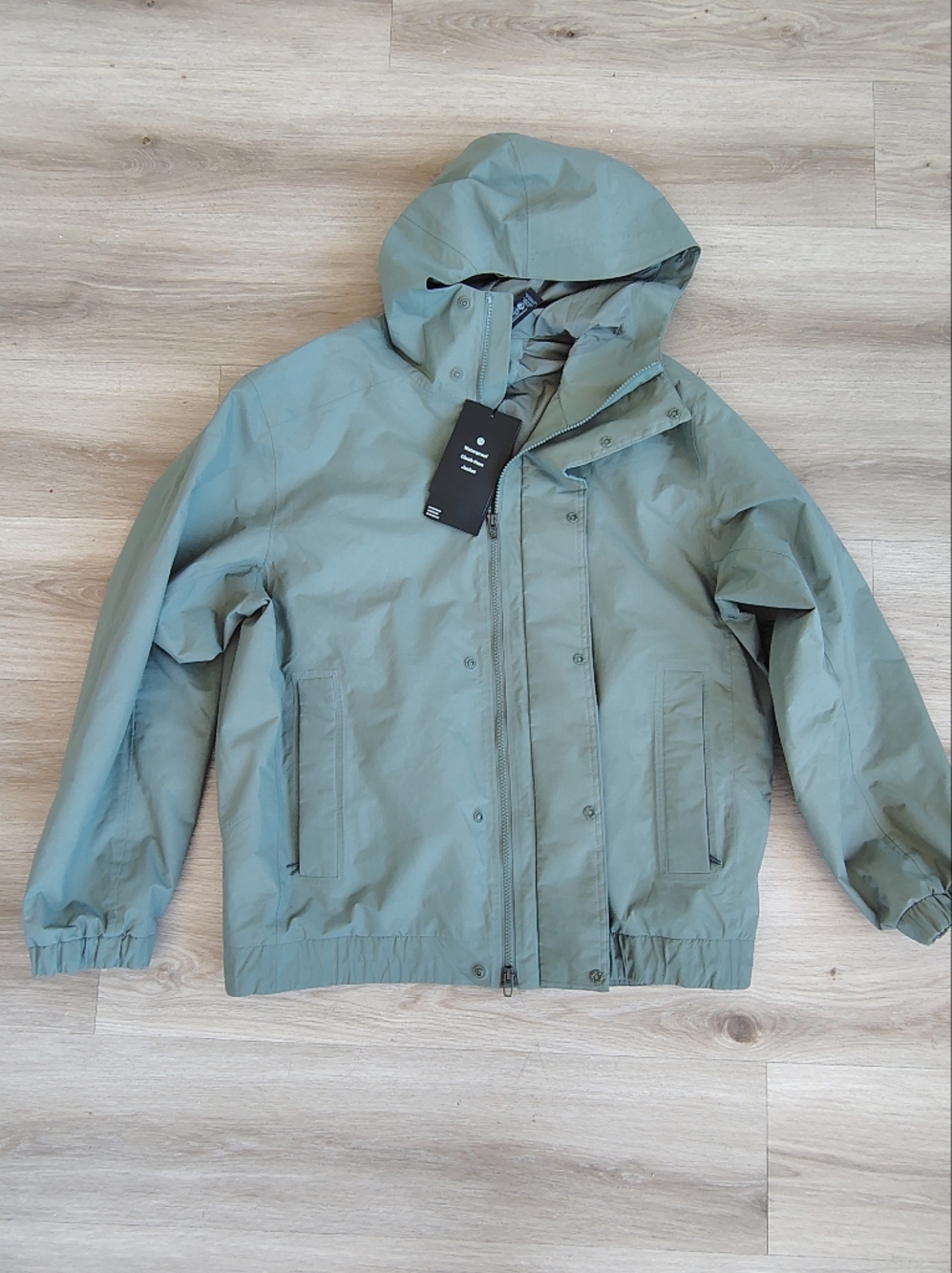 lululemon athletica Men's Hooded Rain Jacket in Sage Green